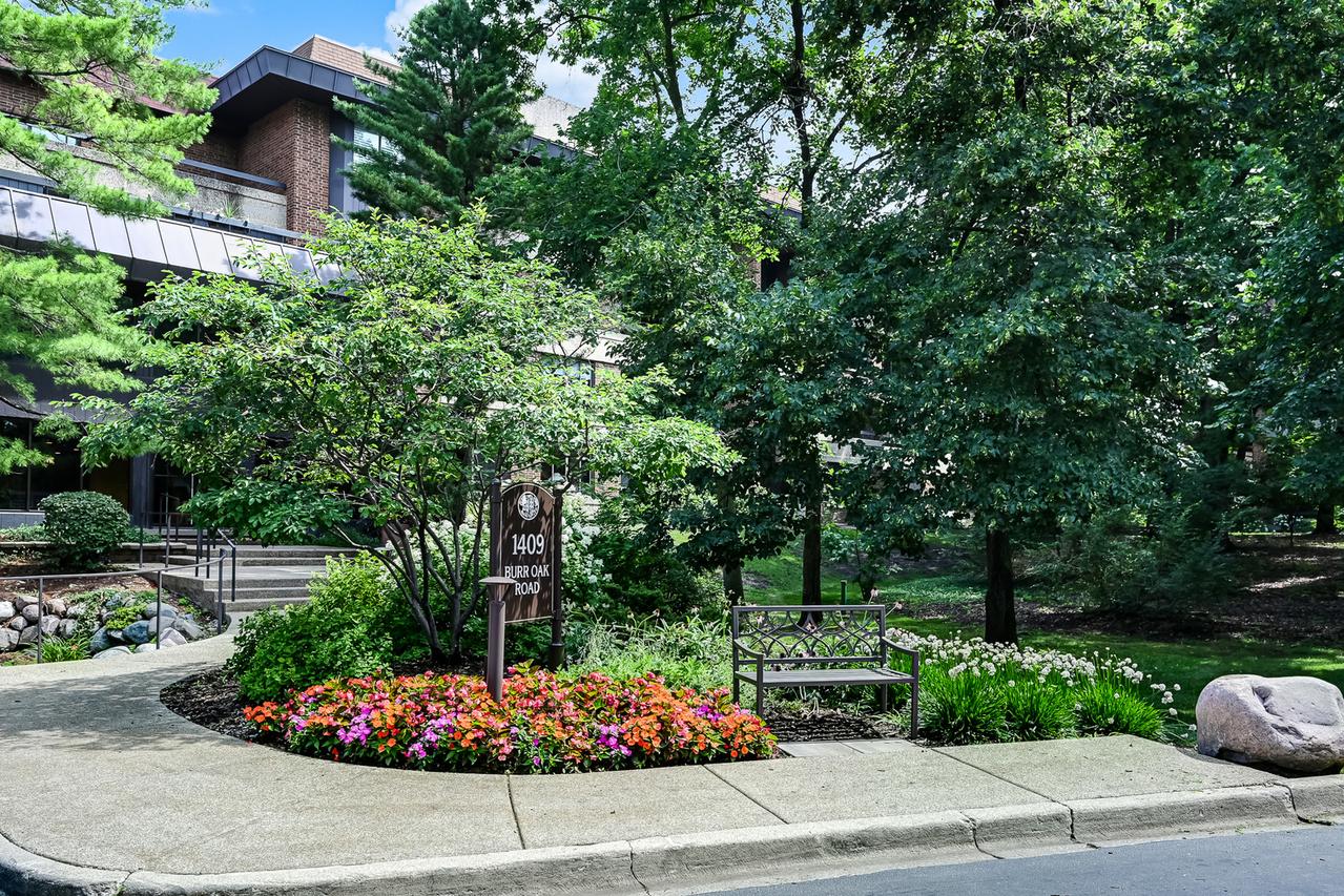 1409 Burr Oak Rd. #414A, Hinsdale, IL 60521