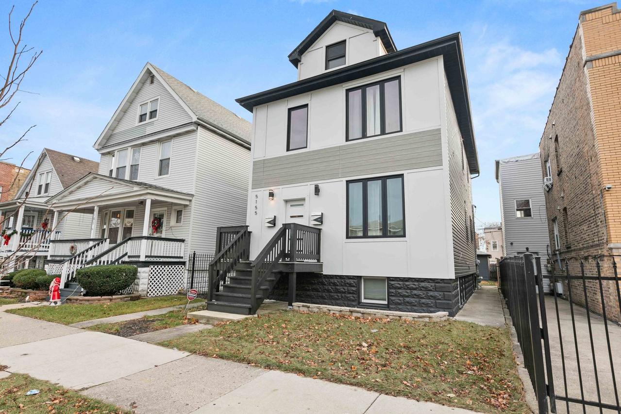 5155 W Roscoe St., Chicago, IL 60641