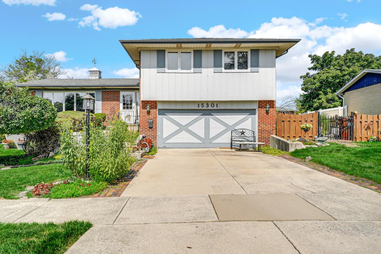 15301 Cherry Ln., Oak Forest, IL 60452