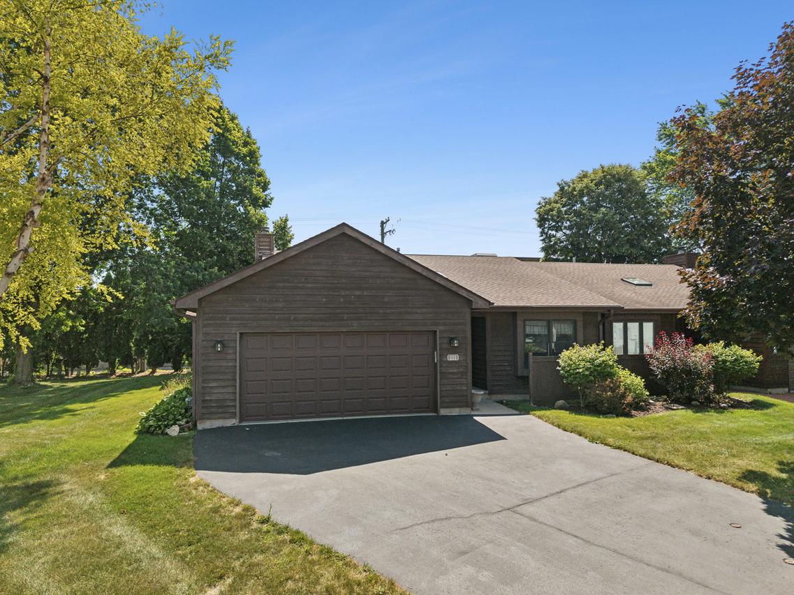 225 Mattek Ct., Dekalb, IL 60115