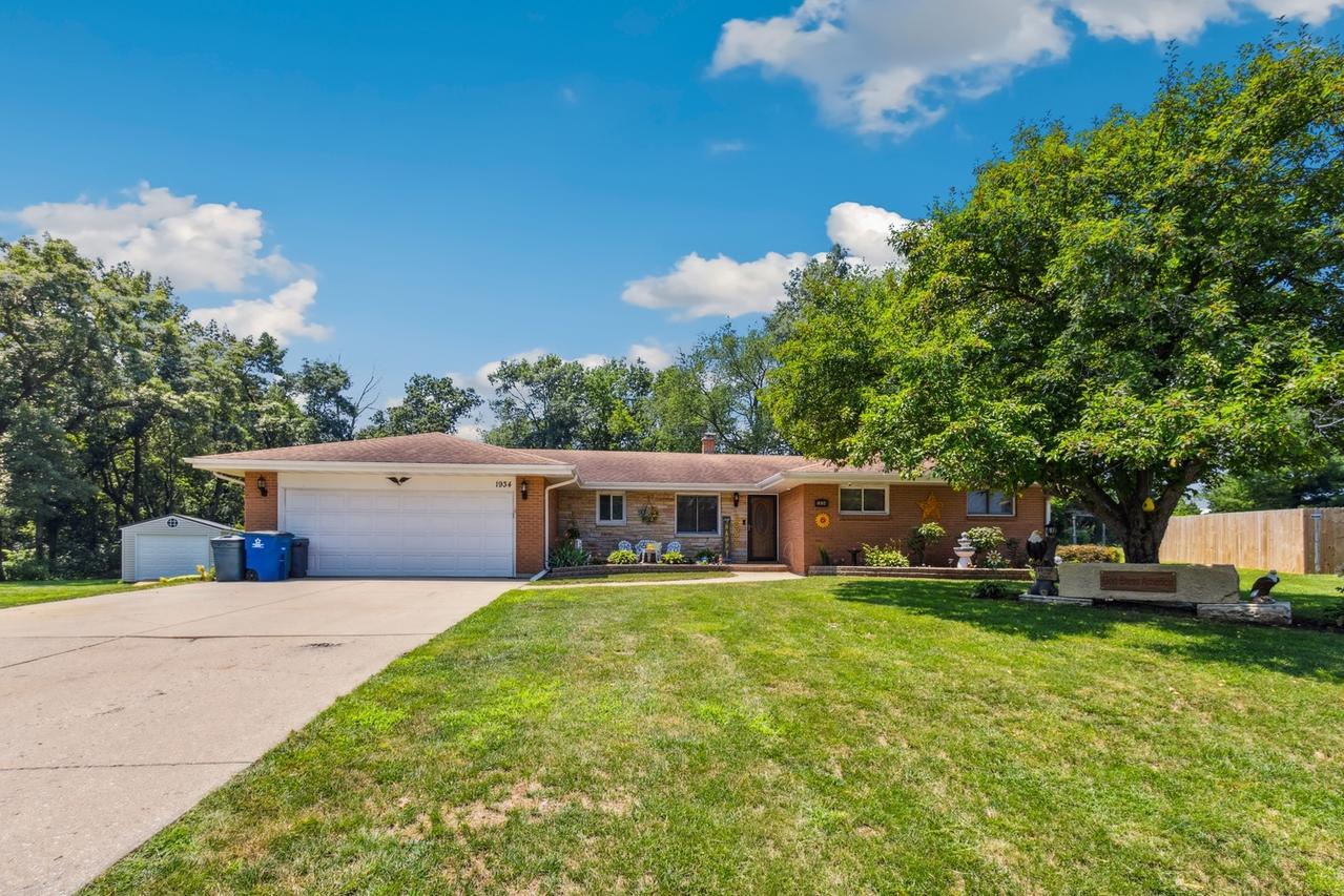1934 Philip Dr., Dixon, IL 61021