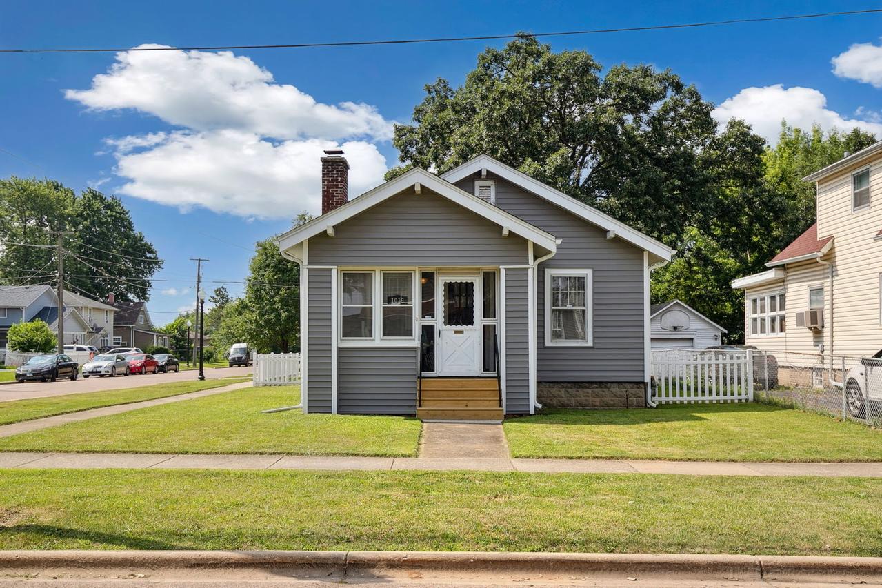 1019 Grand Blvd., Aurora, IL 60505