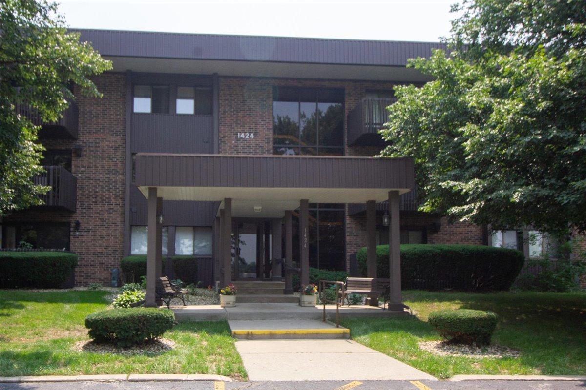 1424 Woodbridge Rd. #2C, Joliet, IL 60436