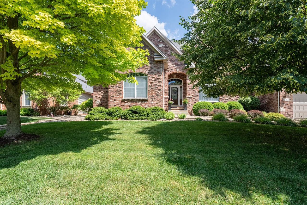 18 Stonebrook Ct., Bloomington, IL 61704
