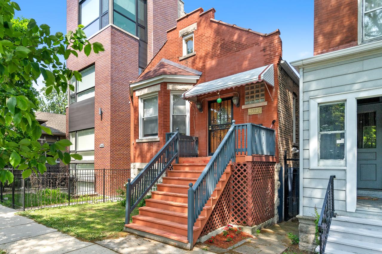 3609 S Leavitt St., Chicago, IL 60609