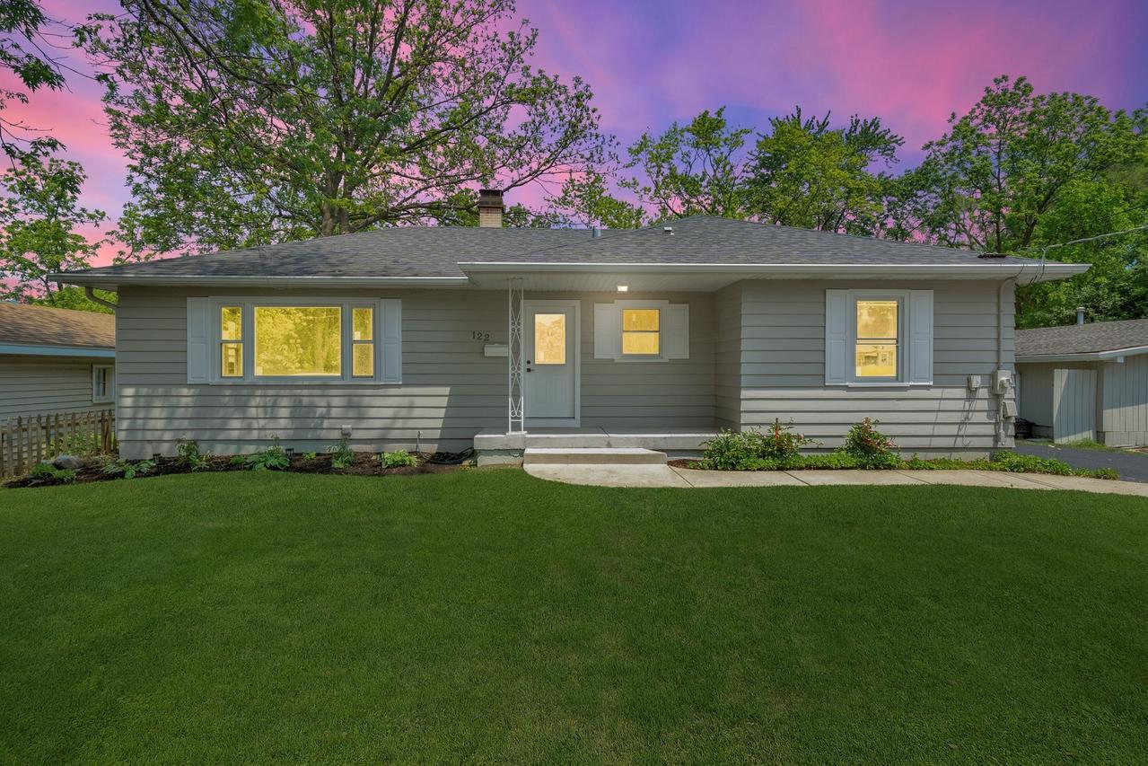 122 Tower Rd., Barrington, IL 60010