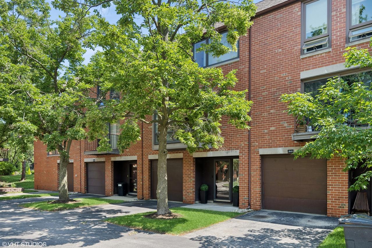 3843 Appian Way, Glenview, IL 60025
