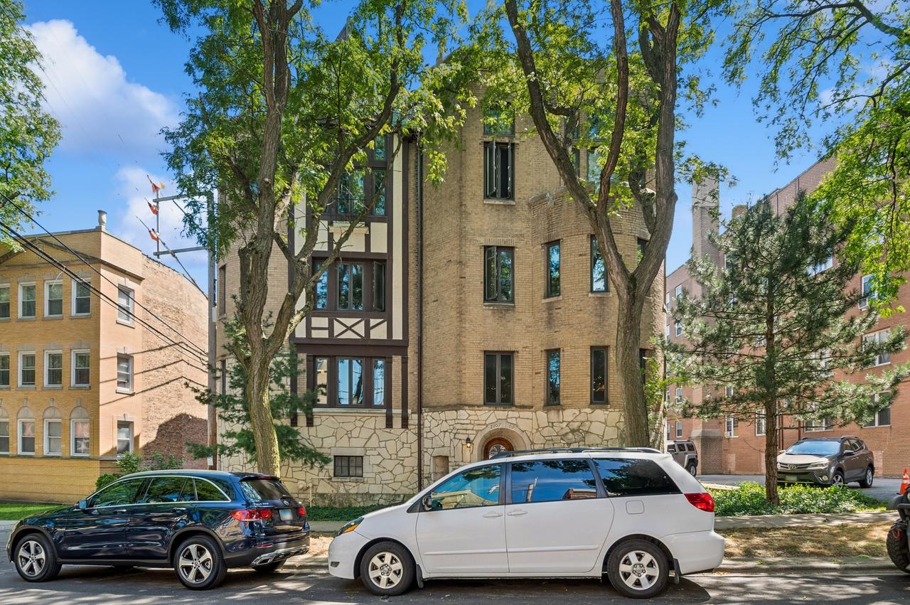 2109 W Jarvis Ave. #1, Chicago, IL 60645