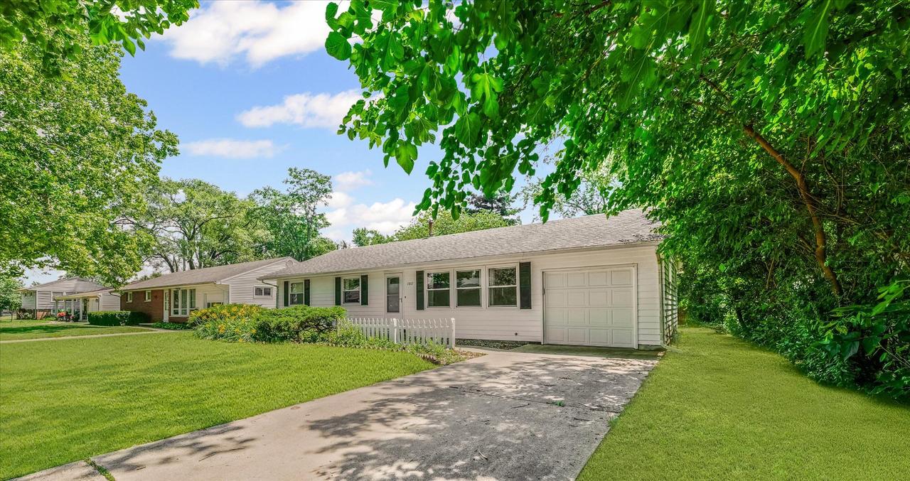 1807 Broadmoor Dr., Champaign, IL 61821