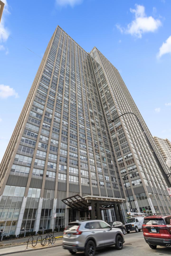 655 W Irving Park Rd. #4417, Chicago, IL 60613