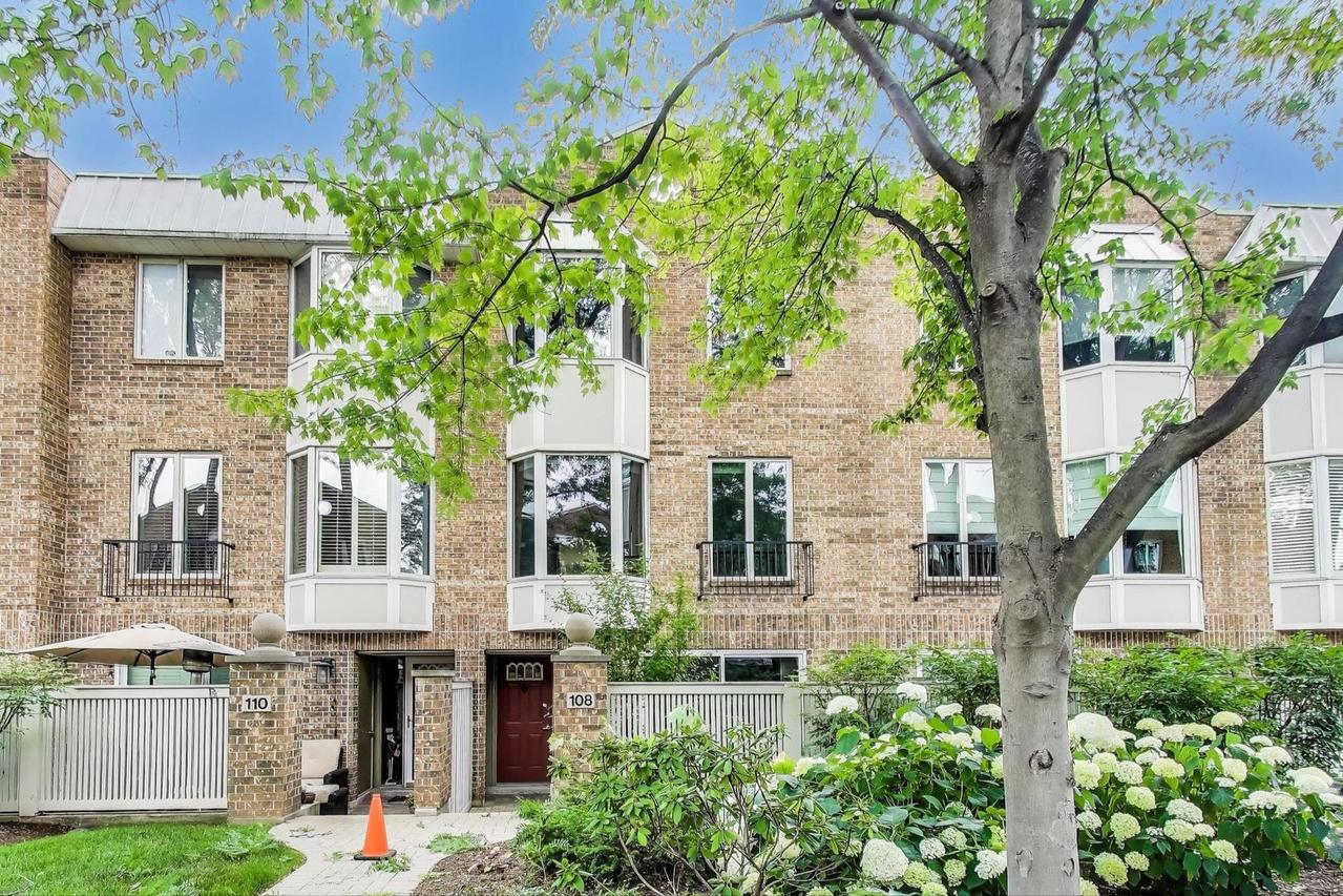 108 Bishop Quarter Ln., Oak Park, IL 60302