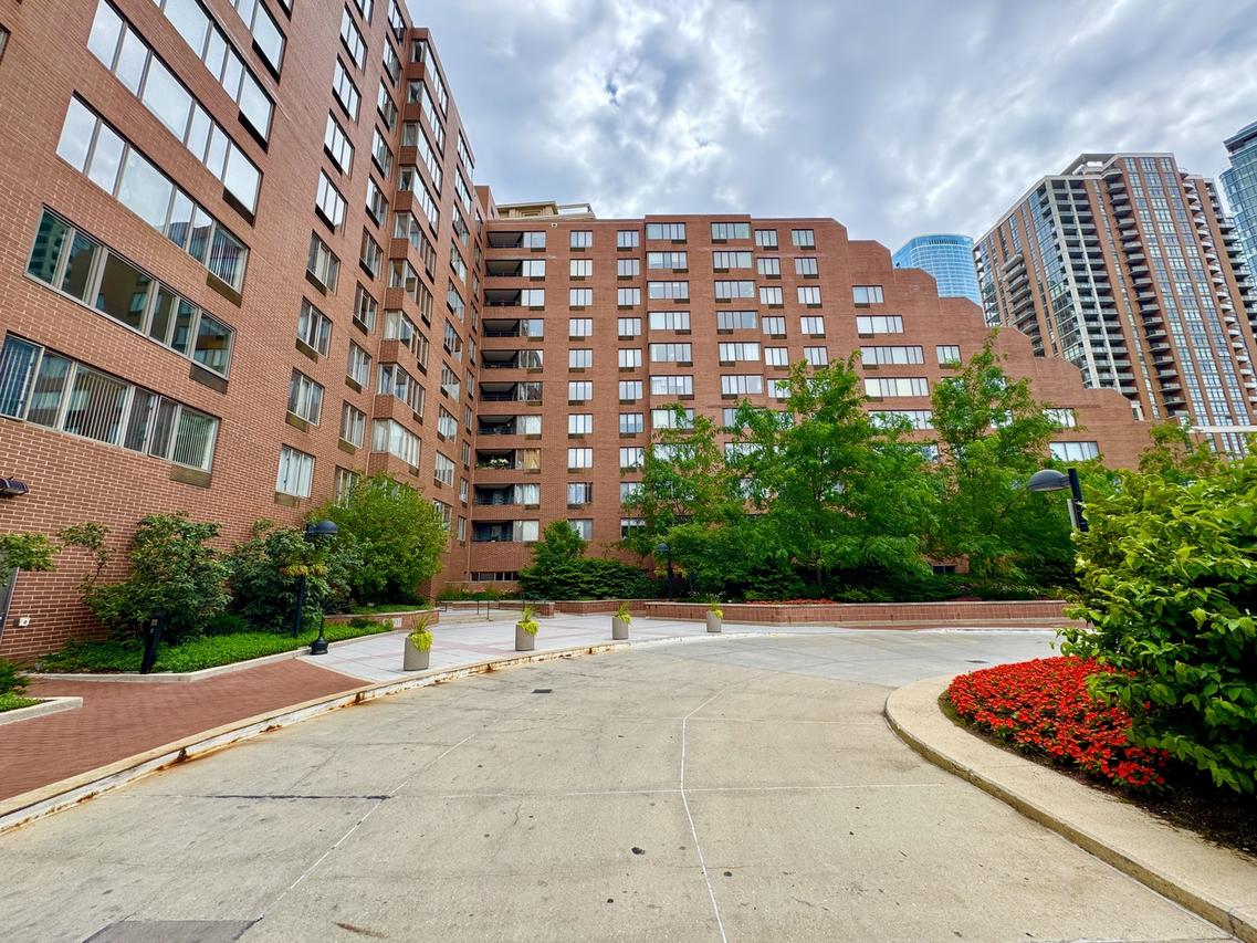 801 S Plymouth Ct. #302, Chicago, IL 60605
