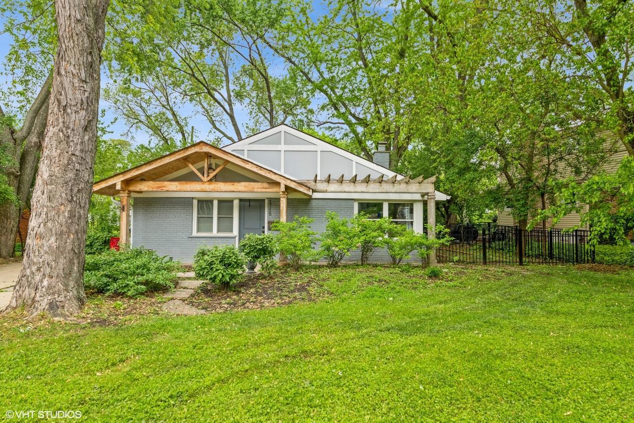 1715 Chesterfield Ave., Glen Ellyn, IL 60137