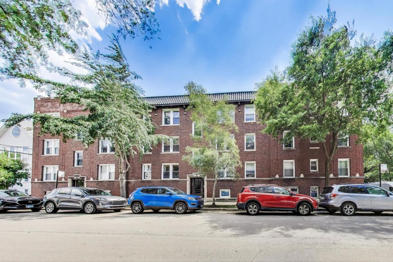3005 N Clifton Ave. #201, Chicago, IL 60657
