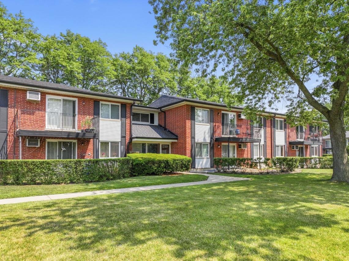 2319 E Olive St. #1D, Arlington Heights, IL 60004