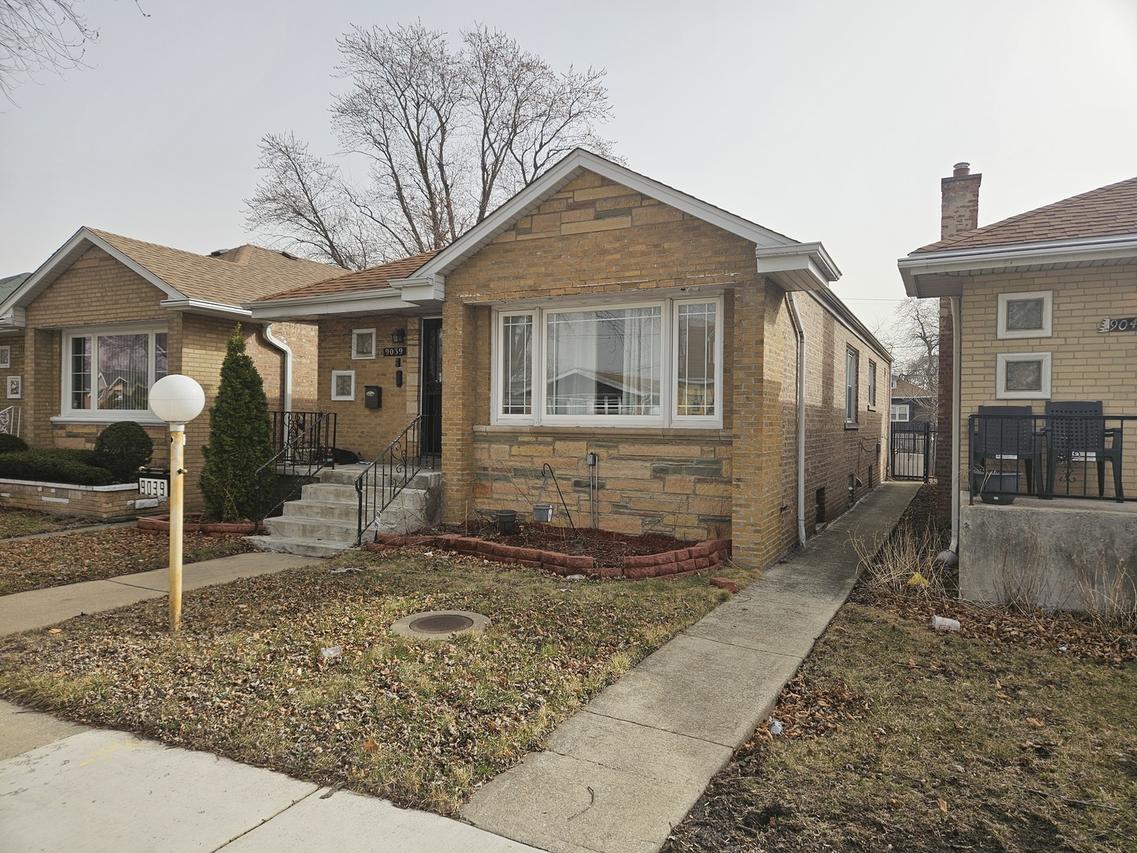 9039 S Phillips Ave., Chicago, IL 60617