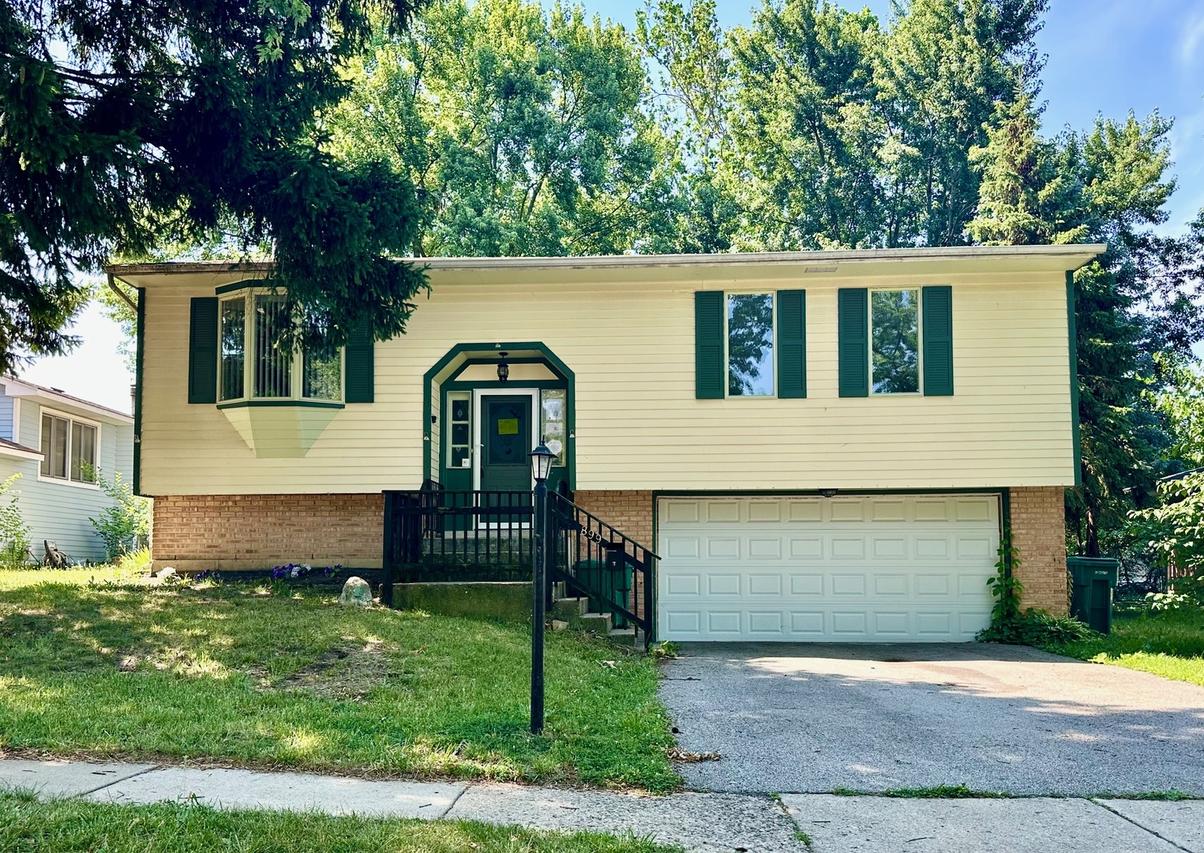 899 Carl Ave., Elgin, IL 60120