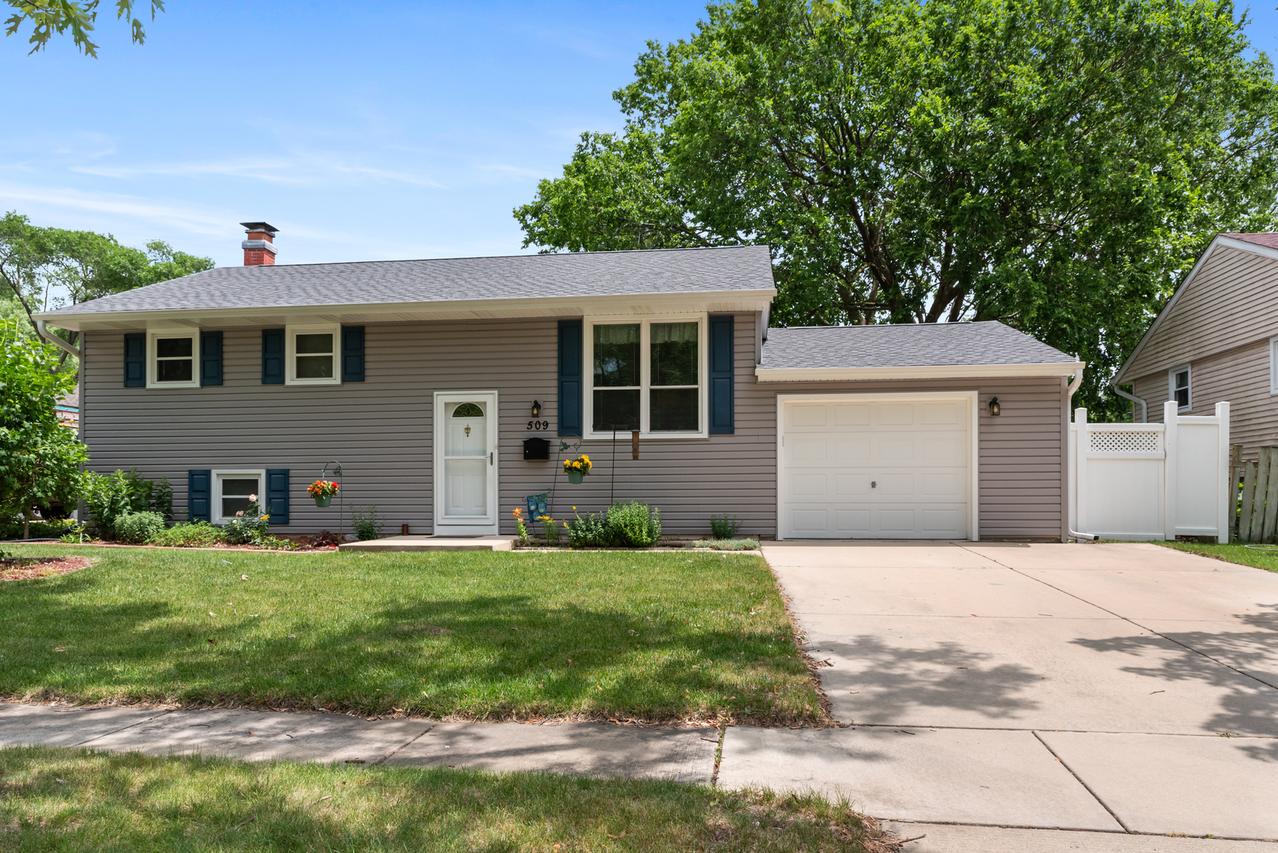 509 Waverly Ave., Streamwood, IL 60107