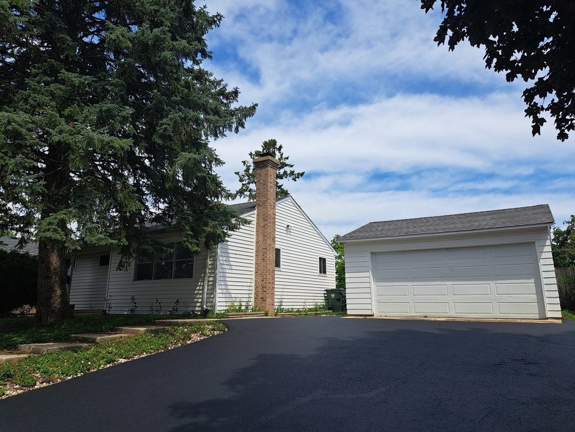 218 Wellington Ave., Mundelein, IL 60060