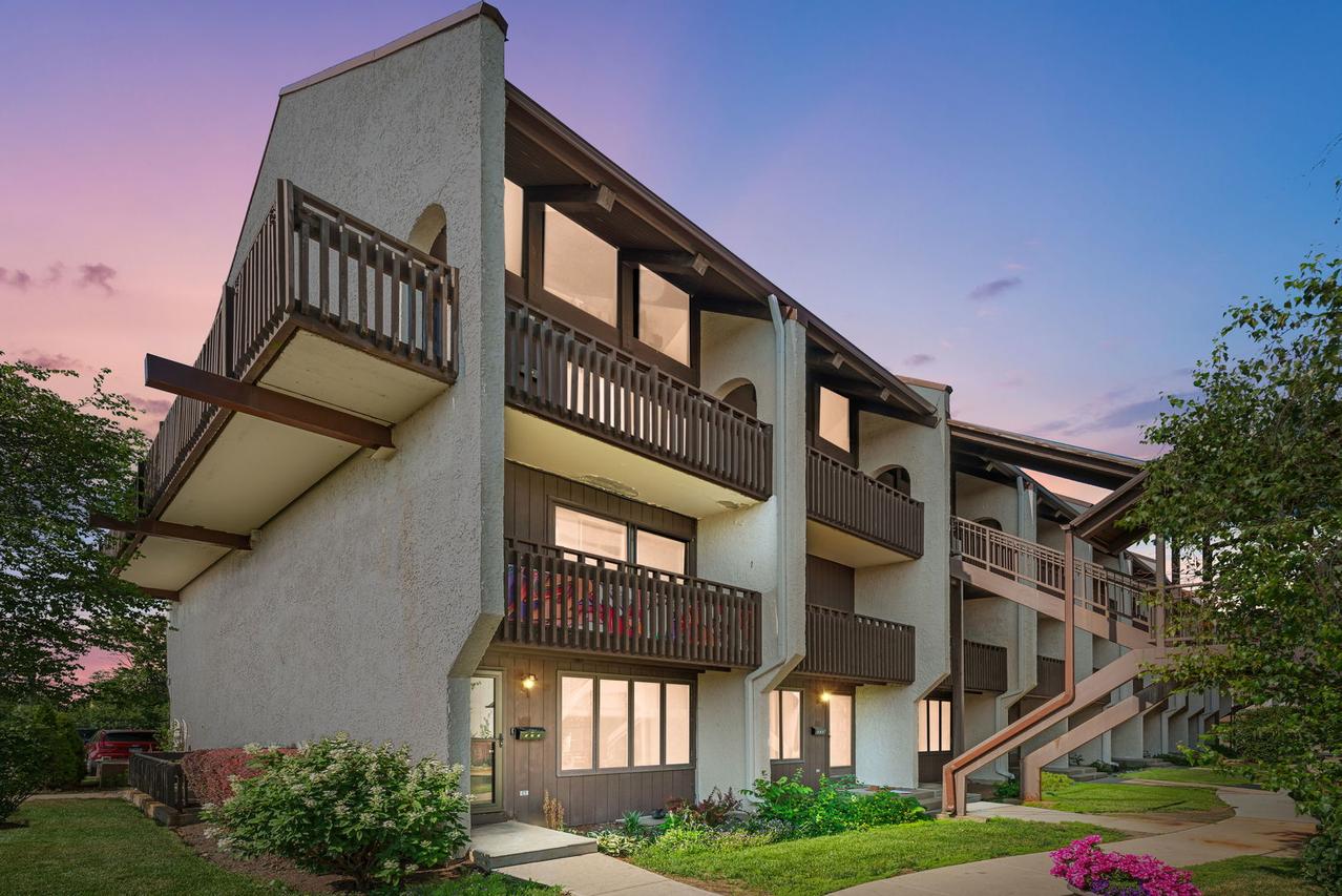 6600 W Wood River Dr. #101, Niles, IL 60714