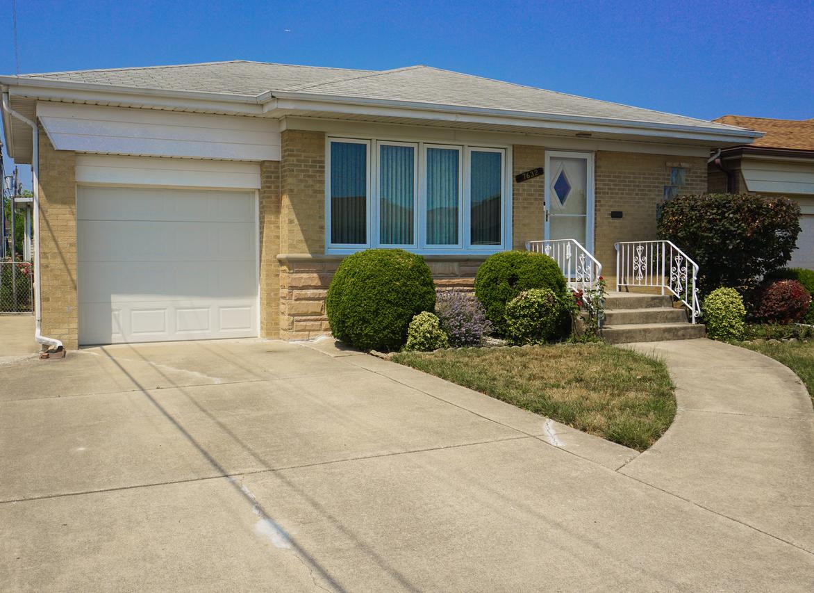 7632 W Norridge St., Harwood Heights, IL 60706