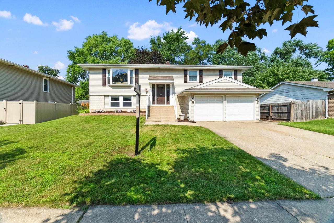 149 Springhill Dr., Bolingbrook, IL 60440