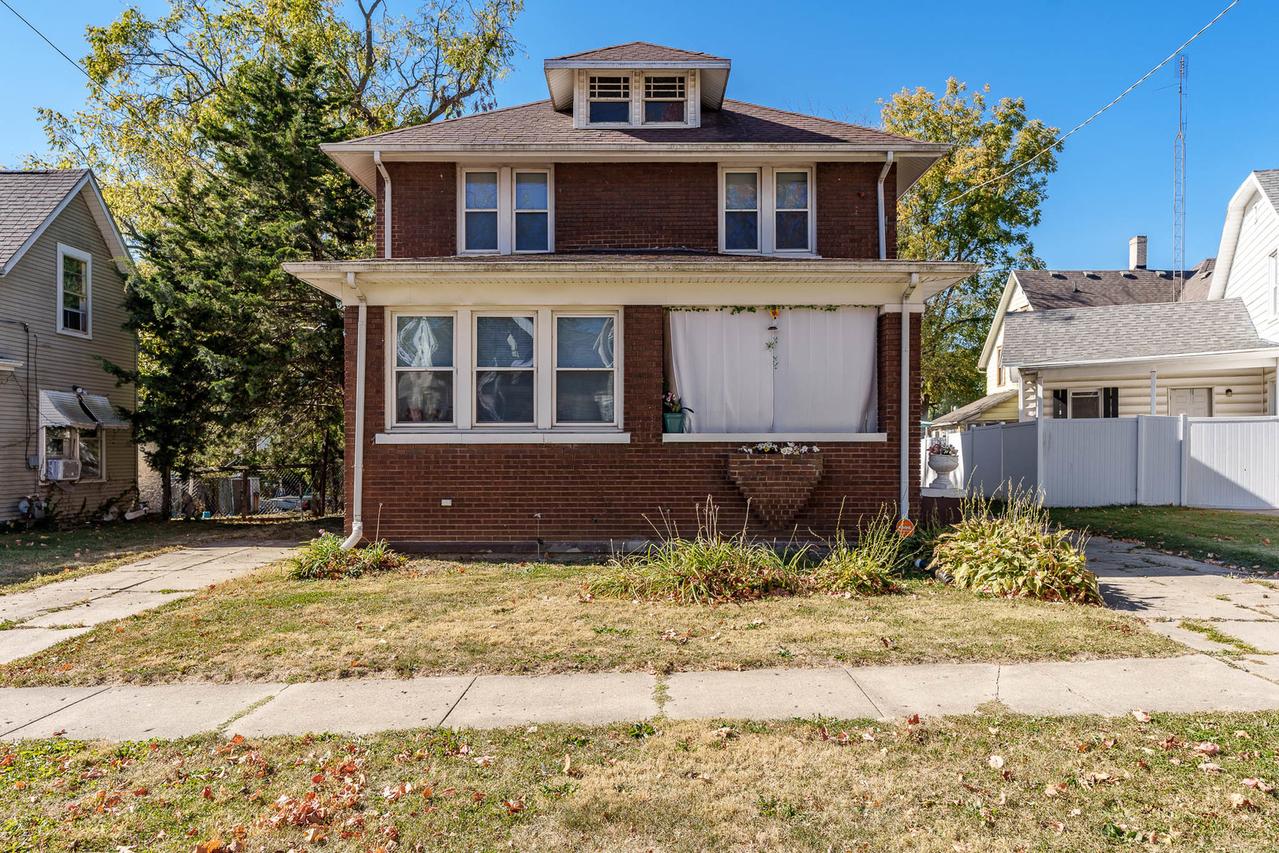 806 S Oak Ave., Freeport, IL 61032