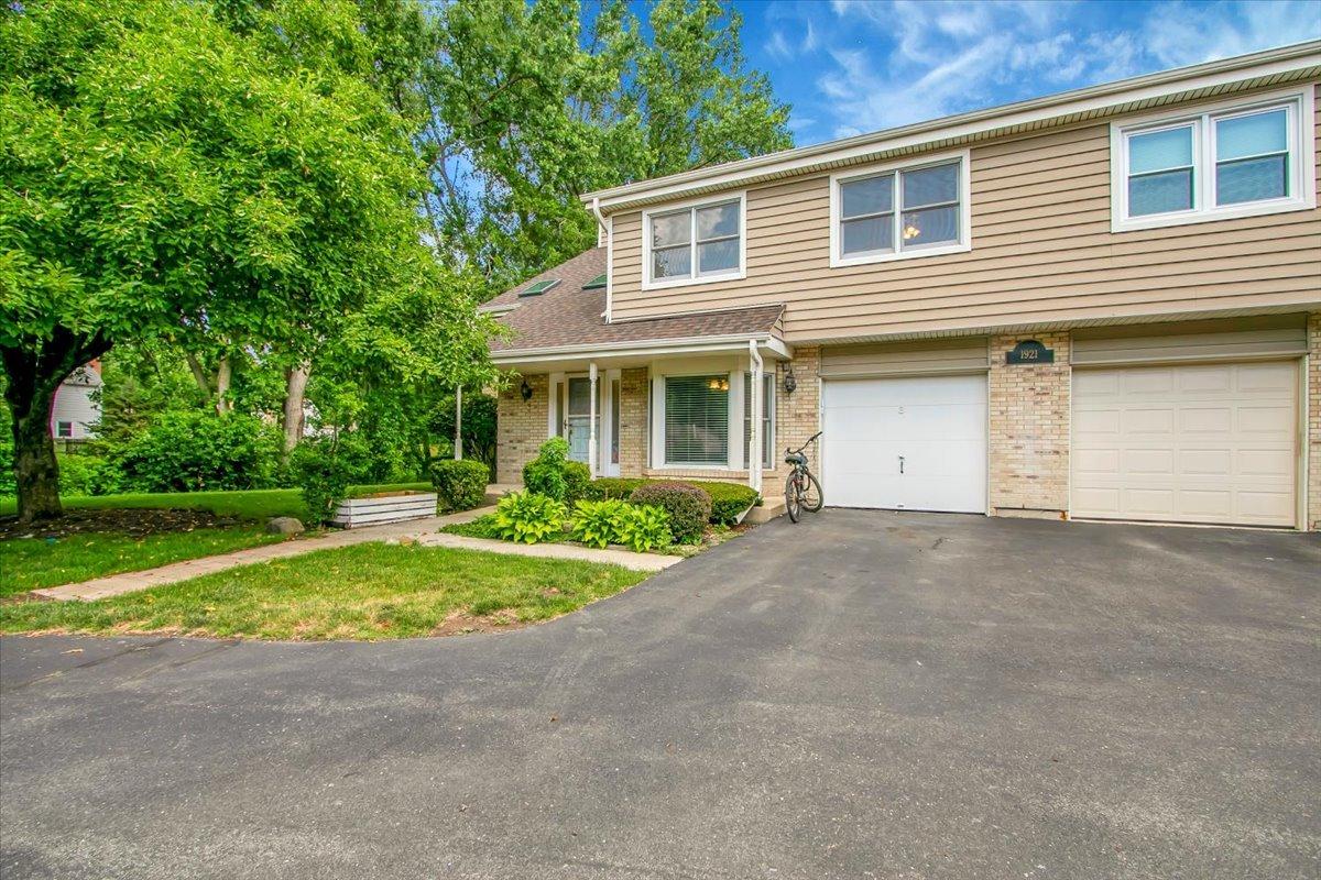 1921 Wisteria Ct. #3, Naperville, IL 60565