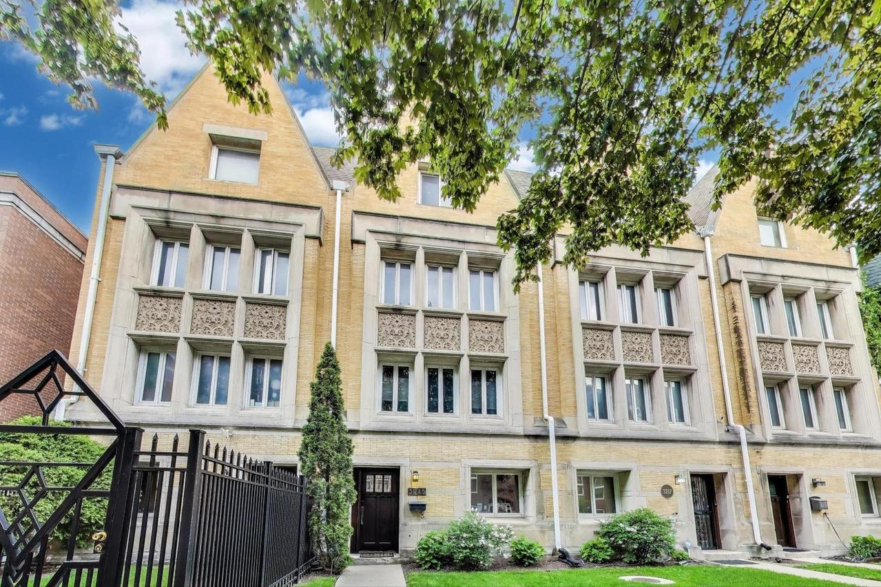 3215 S Calumet Ave., Chicago, IL 60616