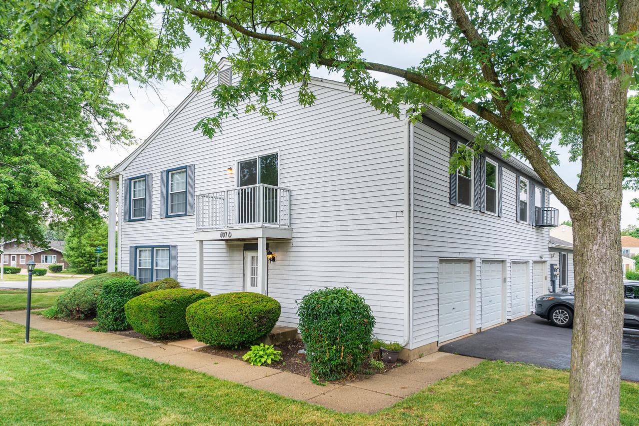 407 James Ct. #D, Glendale Heights, IL 60139