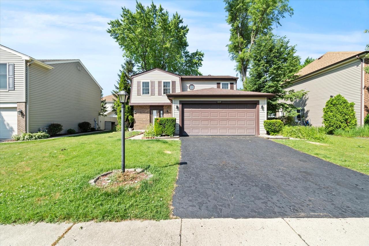 640 Rodenburg Rd., Roselle, IL 60172