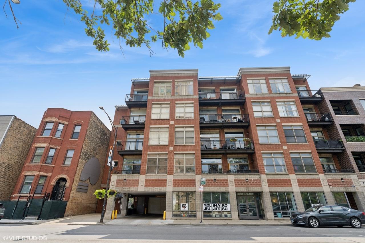 3260 N Clark St. #202, Chicago, IL 60657