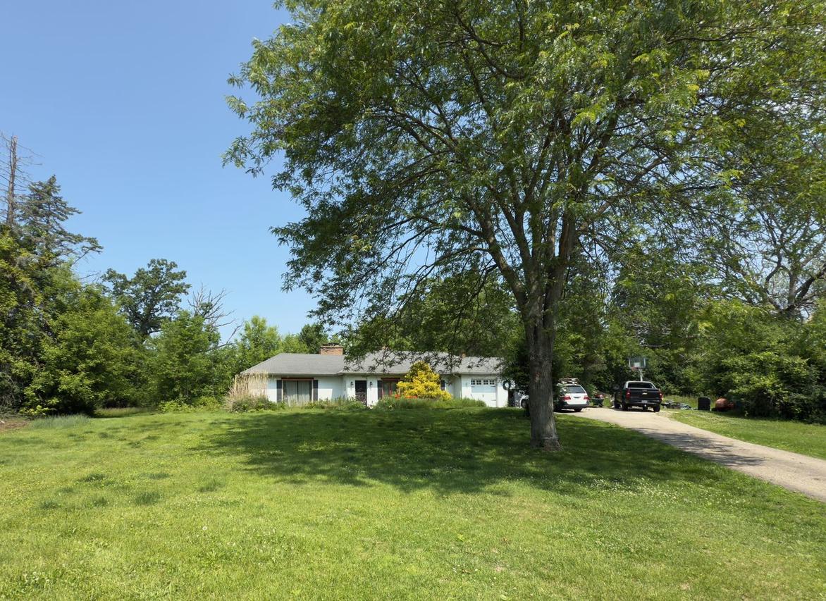 27700 W Flynn Creek Dr., Barrington, IL 60010