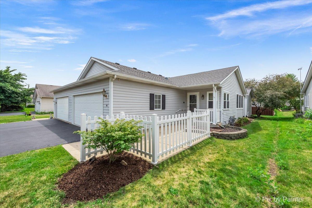 40 S Juniper Dr., North Aurora, IL 60542