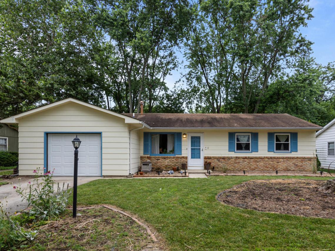 2305 Glenoak Dr., Champaign, IL 61821