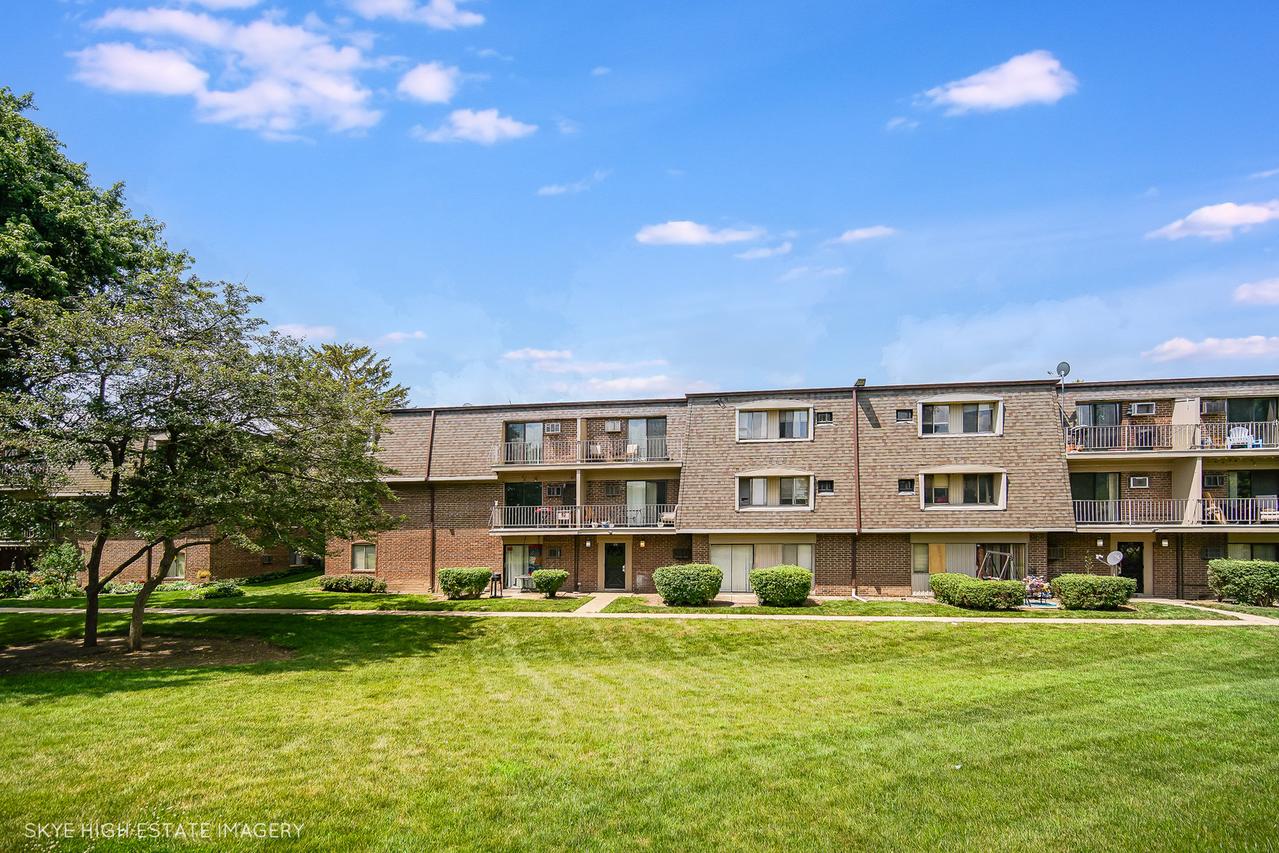 128 E Bailey Rd. #G, Naperville, IL 60565