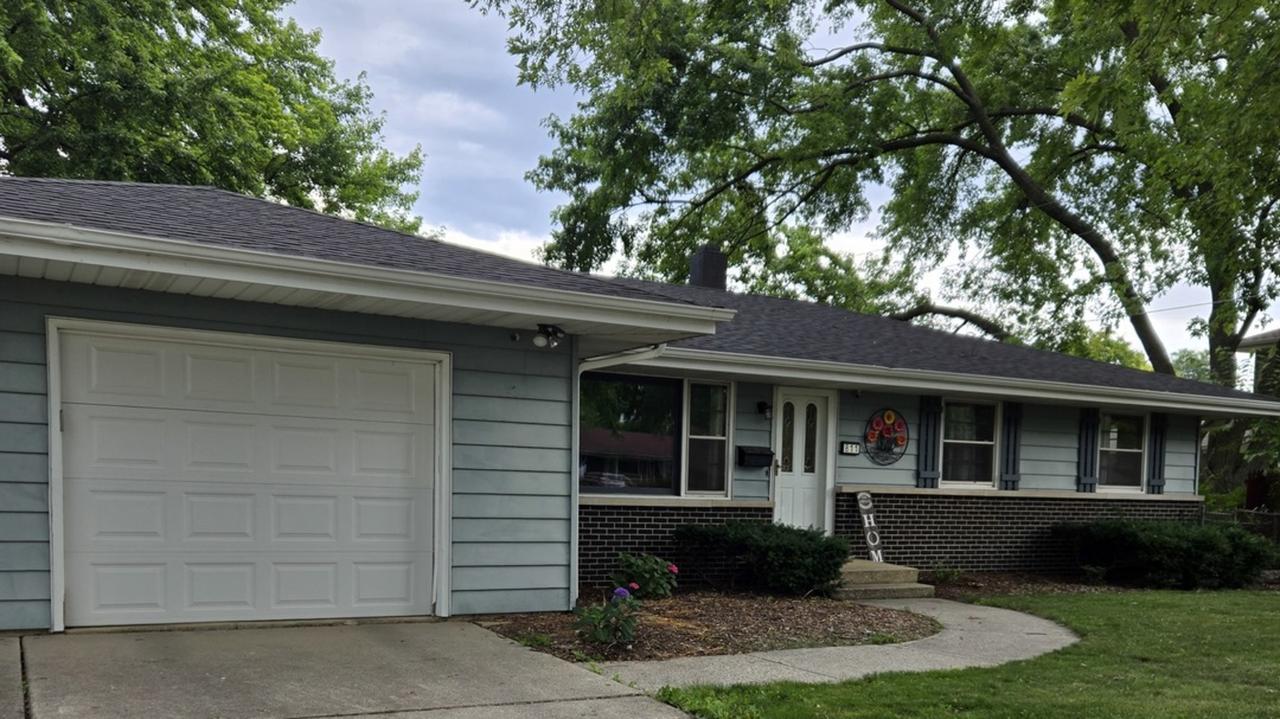 811 N Glenwood Pl., Aurora, IL 60506
