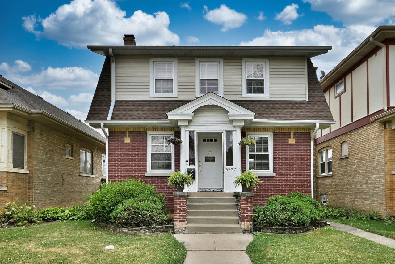 6727 N Oketo Ave., Chicago, IL 60631