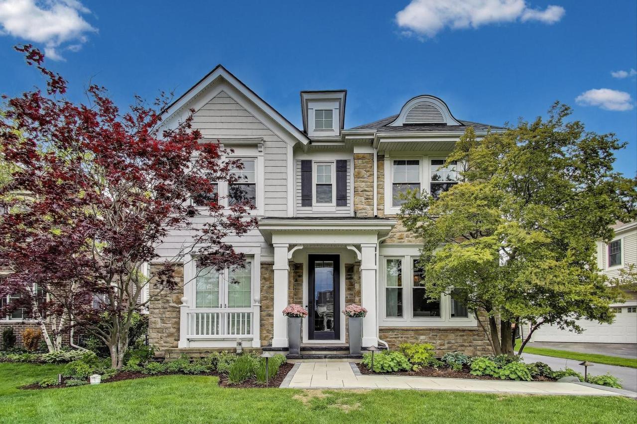 2141 Cottonwood Dr., Glenview, IL 60026