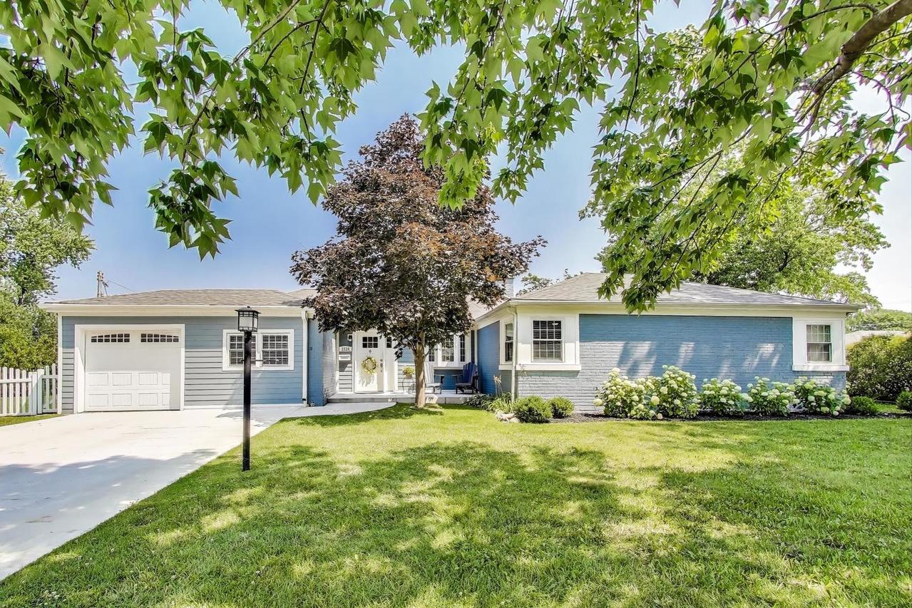 1524 Robinhood Ln., La Grange Park, IL 60526