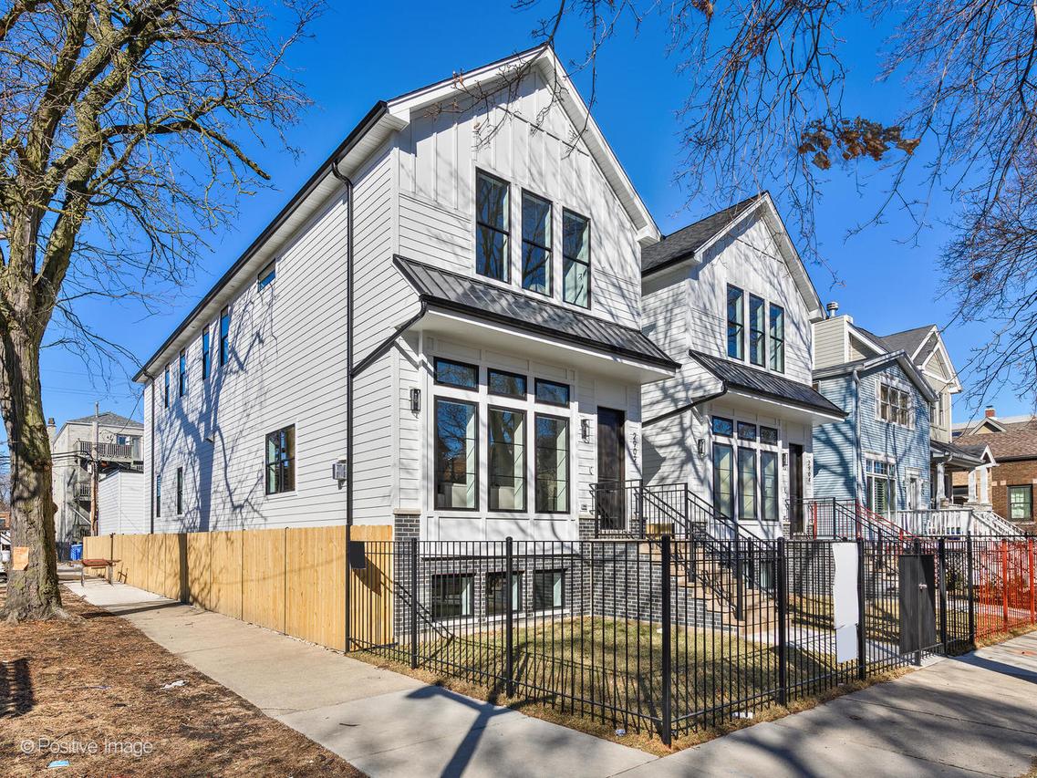 2902 N Seeley Ave., Chicago, IL 60618