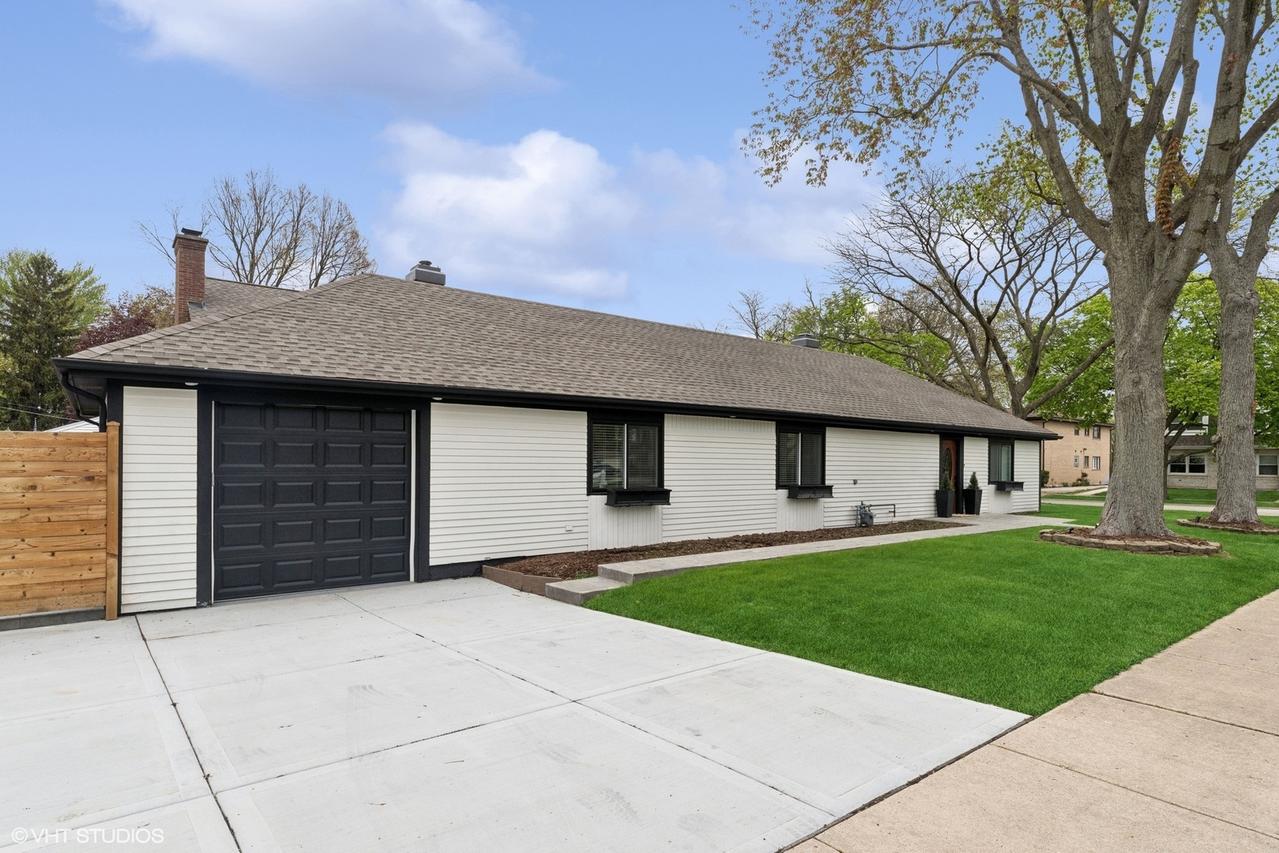 1220 E Rockwell St., Arlington Heights, IL 60005