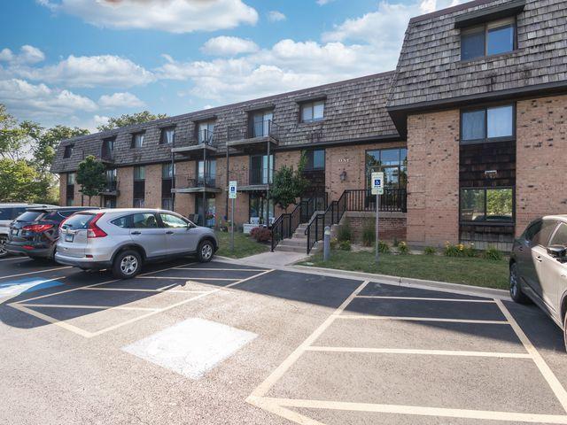 1 Oak Creek Dr. #2305, Buffalo Grove, IL 60089