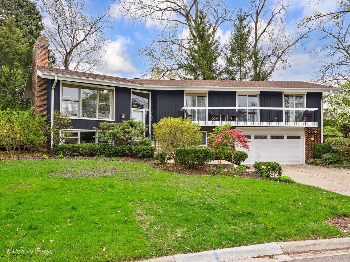 2101 Valley Lo Ln., Glenview, IL 60025