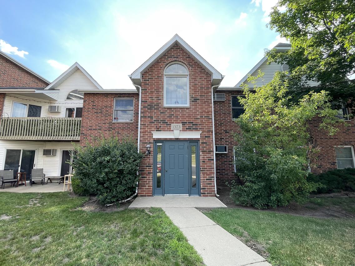 1373 Cunat Ct. #1B, Lake In The Hills, IL 60156