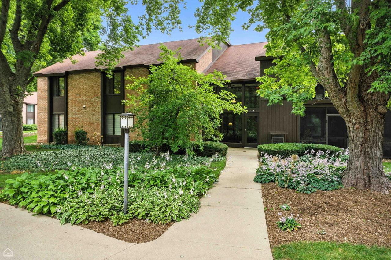 740 Saint Andrews Ln. #5, Crystal Lake, IL 60014