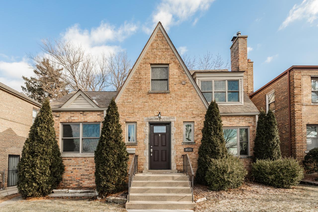 9535 S Fairfield Ave., Evergreen Park, IL 60805
