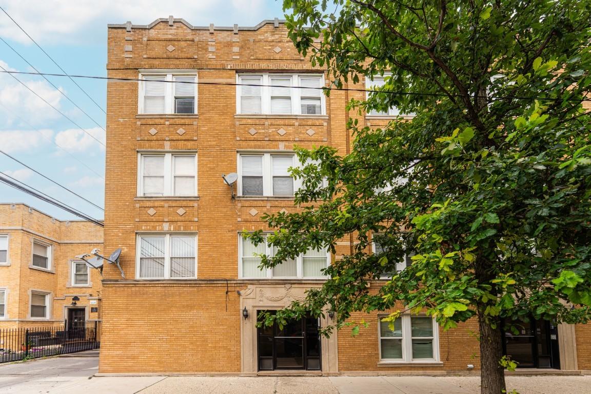 4008 W Nelson St. #8A, Chicago, IL 60641