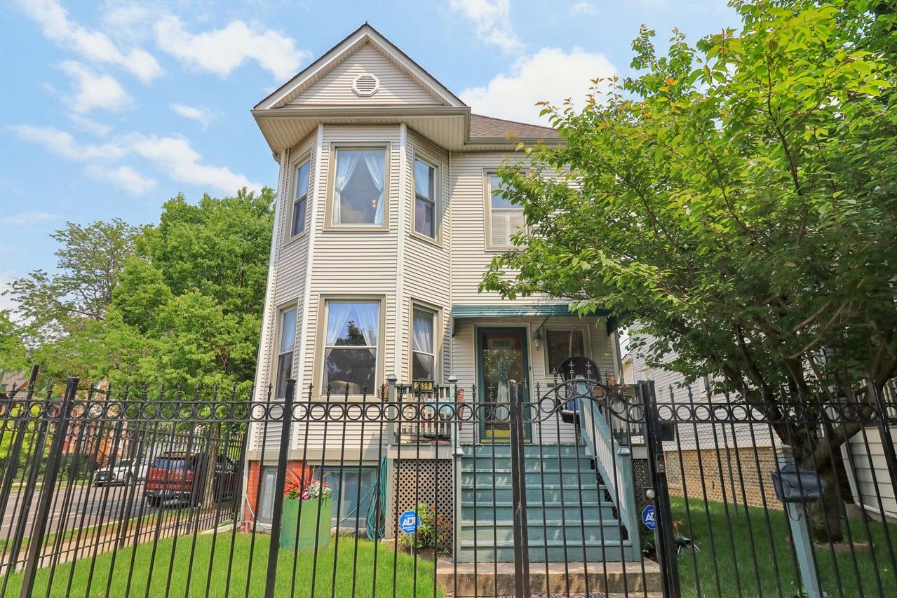 2559 N Saint Louis Ave., Chicago, IL 60647