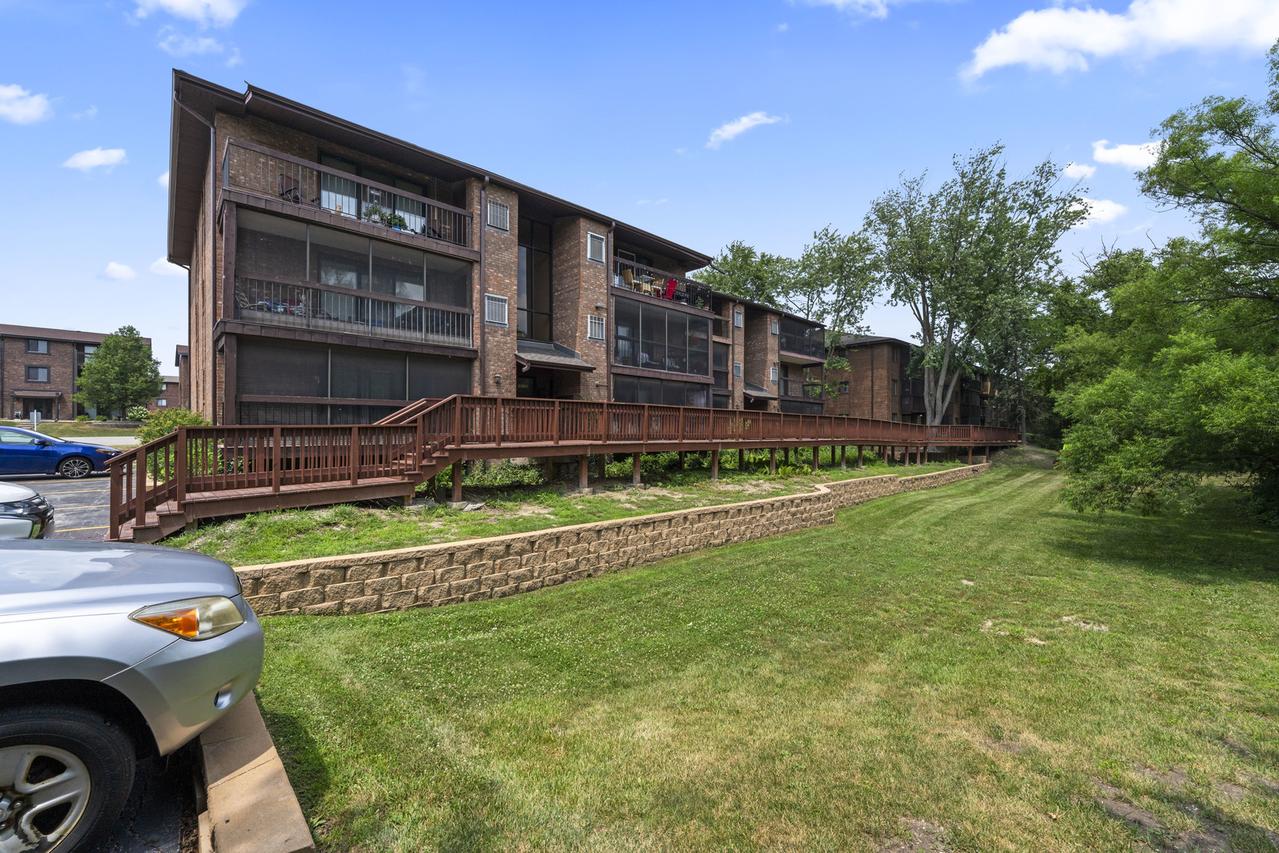 15141 Quail Hollow Dr. #106, Orland Park, IL 60462